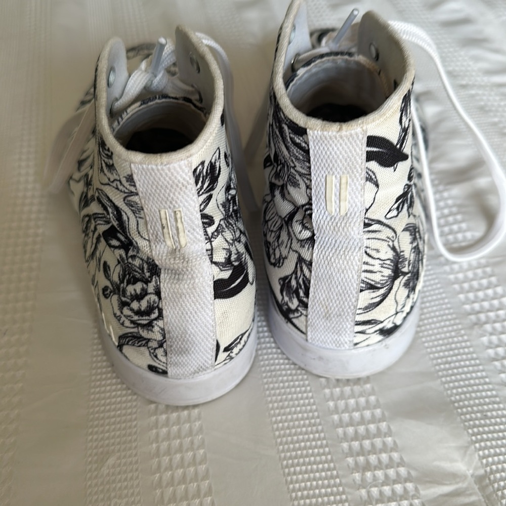 Shoes - Picture 2 of 3